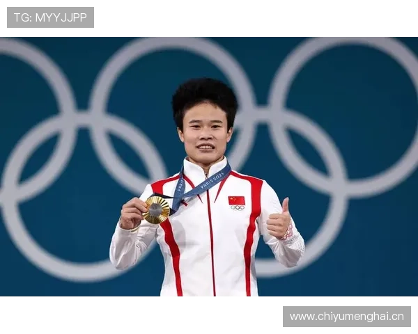 侯志慧赛前啃鸡腿，领奖台指甲油都没干